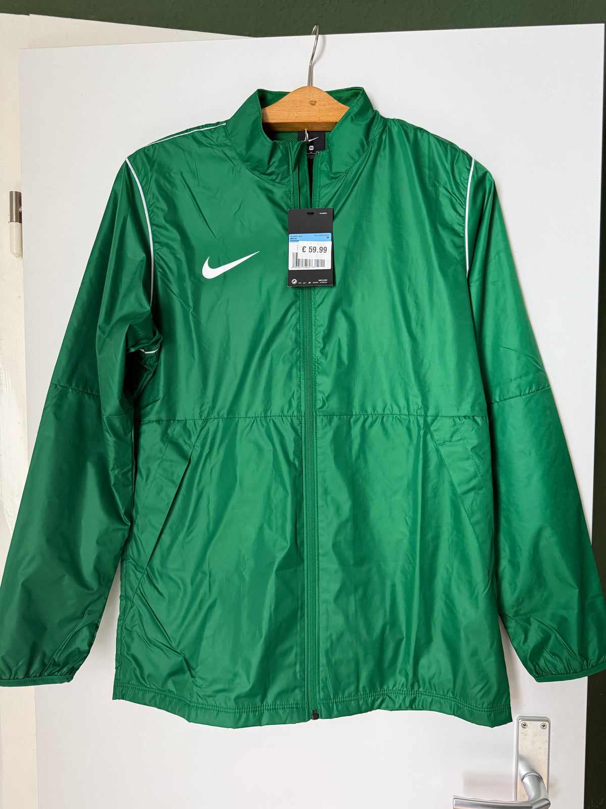 Nike Men's Windbreaker Jacket Green - Size M - New with tags