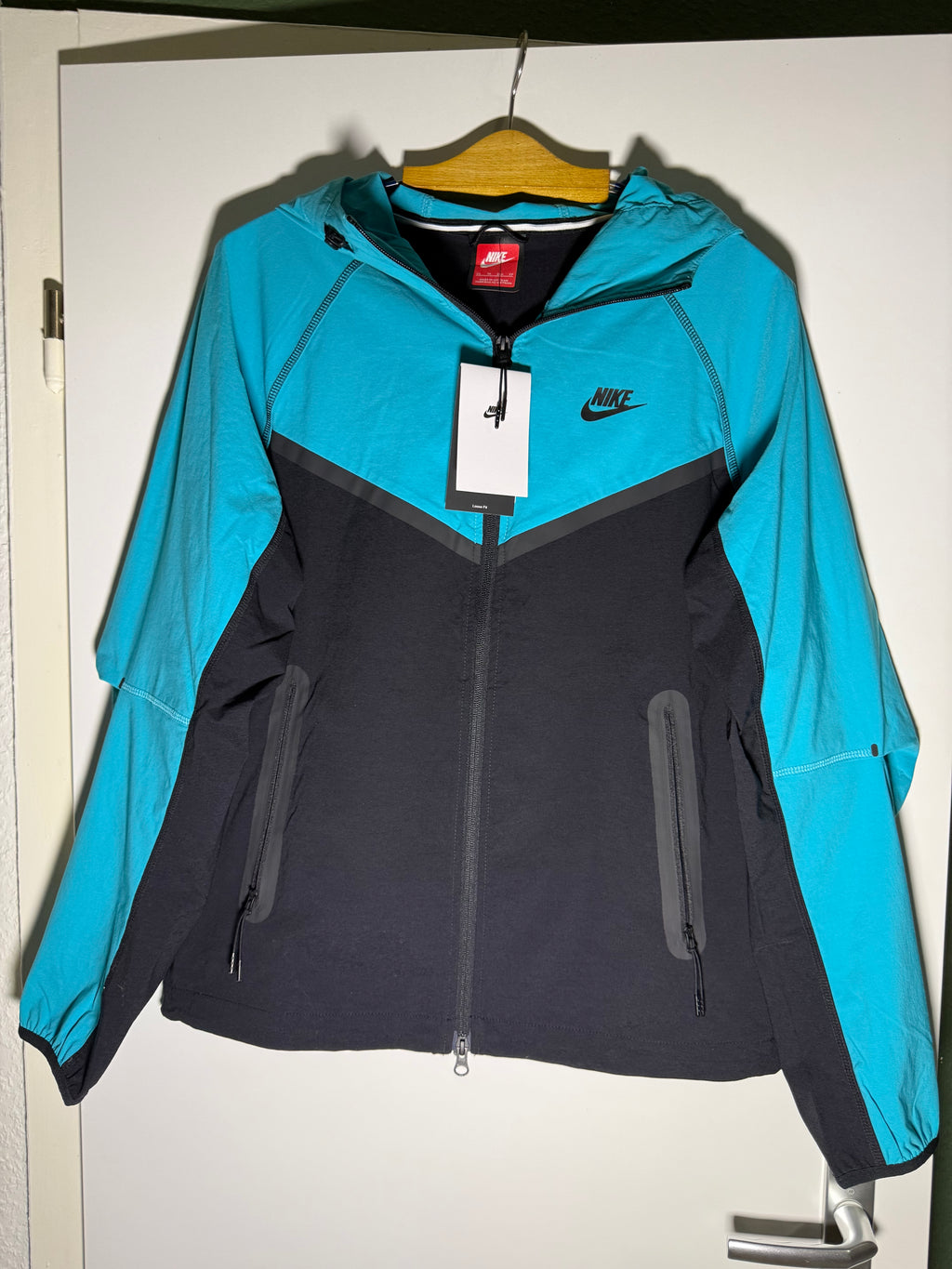 Nike Herren Windrunner Jacke Blau/Schwarz – Größe XS – Neu mit Etikett
